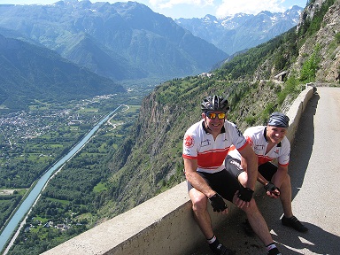Coxy and Steve on the pass at La Garde