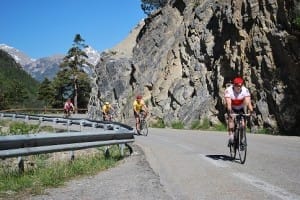 Coxy leads the peleton to Col d'Izord