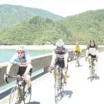 Crossing the dam El Pasternal