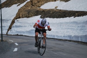 Johnno battles to the finish on the Col du Galibier