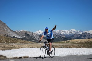 Johnno salutes the top Col d'Izord