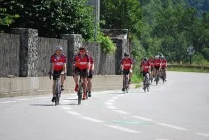 The Peleton turns off to La Morte The Peleton turns off to La Morte