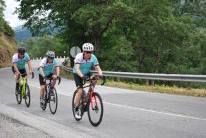 The lads climb towards Pouca da Aguier