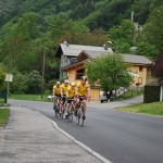 The peleton heads  out of Thonon